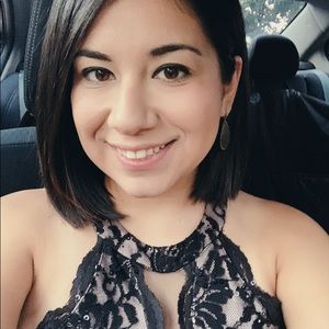 Meet your Posher, Laura